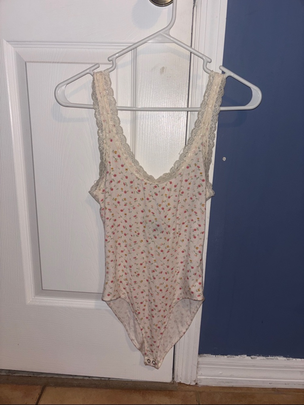 Bundle of two Body suits and one crop tank top - Picture 6 of 16